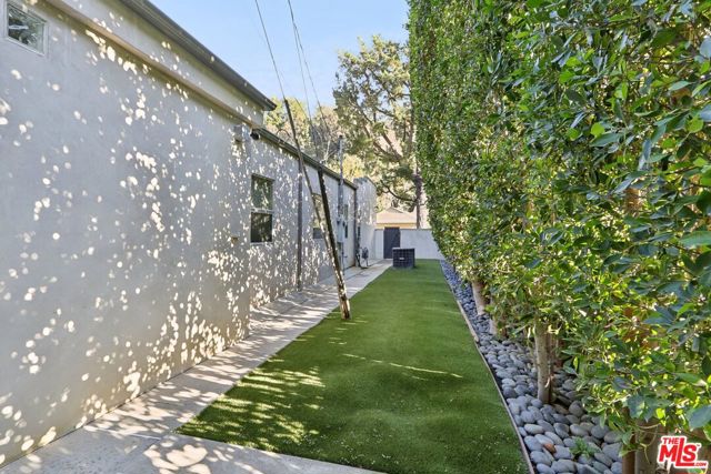 15539 Hamner Drive, Los Angeles CA: https://media.crmls.org/mediaz/29f7f696-f7fc-4724-907c-e7e53956933b.jpg