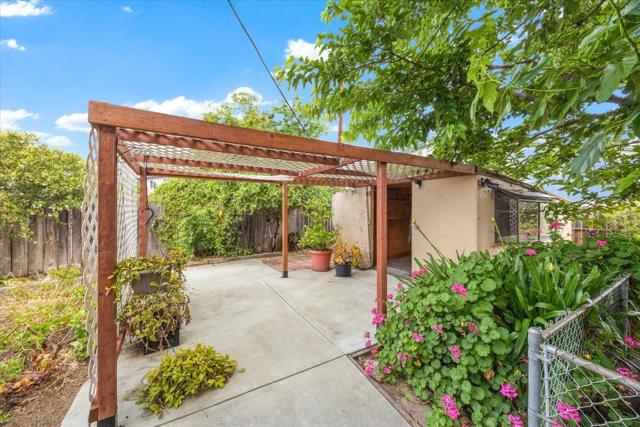 701 Poinsettia Avenue, San Mateo CA: https://media.crmls.org/mediaz/29f84733-789a-4b16-9600-f65fb8f38e40.jpg