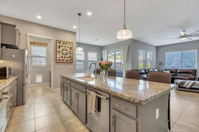 1667 Santana Ranch Drive, Hollister CA: https://media.crmls.org/mediaz/29f88e06-9ee1-464b-8f9c-3950677c31df.jpg