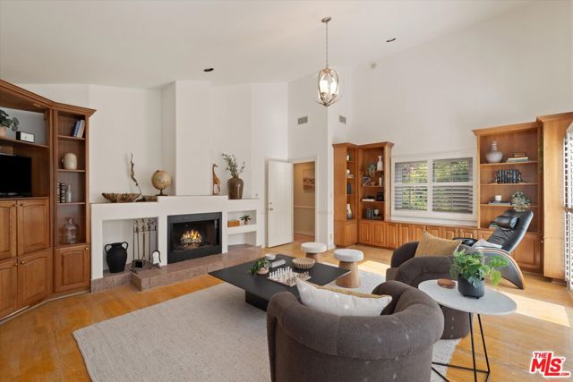 Image 19 of 27 For 850 Burrell Street