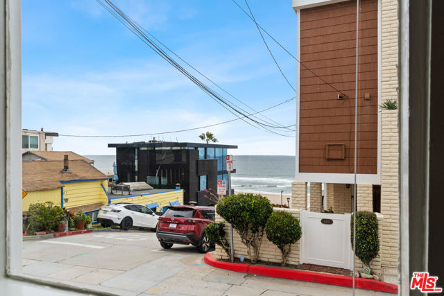115 44th Street, Manhattan Beach CA: https://media.crmls.org/mediaz/29f8ea76-63e4-4604-bc18-1a4e07d873fa.jpg