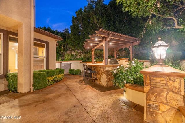 551 Rustic Hills Drive, Simi Valley CA: https://media.crmls.org/mediaz/29f94e96-d39a-472f-a163-a784ef7e46cd.jpg