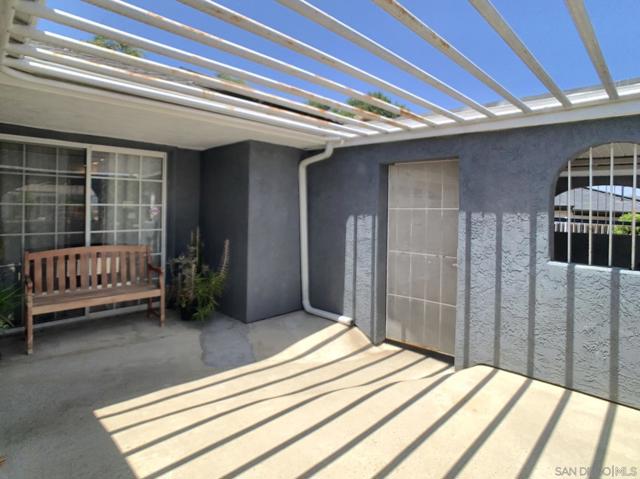 8644 Via Del Luz, El Cajon CA: https://media.crmls.org/mediaz/29f9781a-139b-46be-abc1-c74feec29e17.jpg