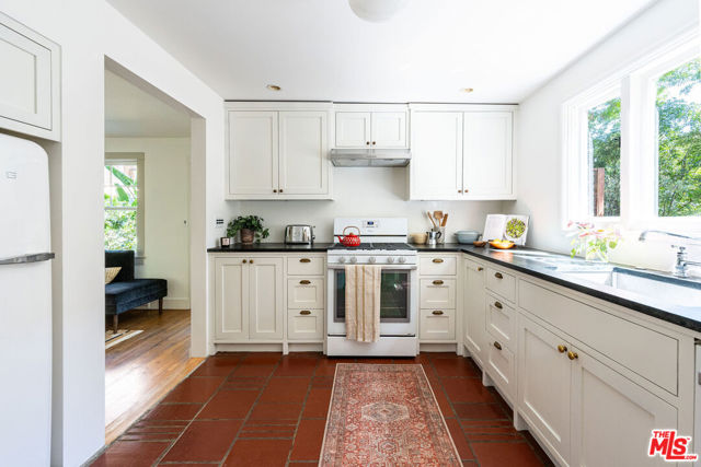 1228 Cliff Drive, Los Angeles CA: https://media.crmls.org/mediaz/29f9b6a5-72c1-4808-8676-a971604a0017.jpg