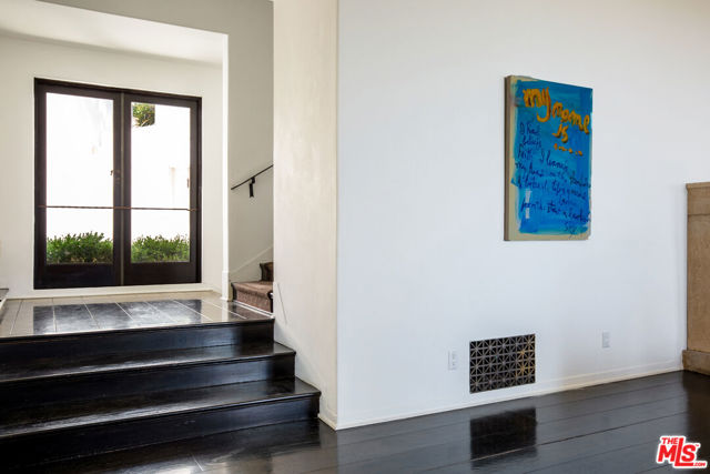 2249 Mountain Oak Drive, Los Angeles CA: https://media.crmls.org/mediaz/29fa0ace-db15-4d7b-a048-952c30edc45e.jpg
