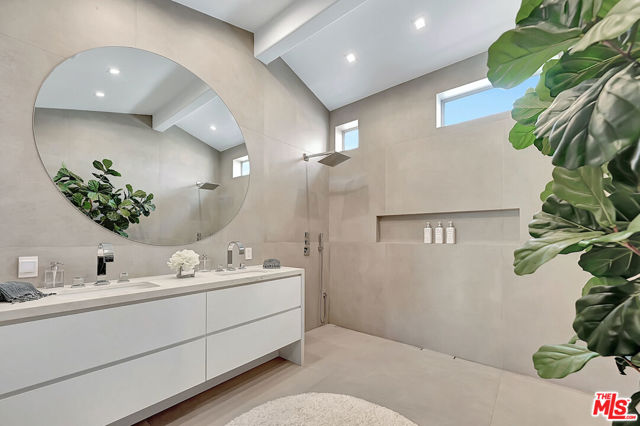 6442 Lunita Road, Malibu CA: https://media.crmls.org/mediaz/29fa4598-54fc-43fa-8a01-d4738b74c7dd.jpg