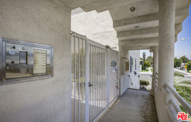 11536 Burbank Boulevard, North Hollywood CA: https://media.crmls.org/mediaz/29fa8ddb-f5c3-475f-8b75-ec854bf20372.jpg