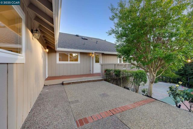 9 Irvine Drive, Moraga CA: https://media.crmls.org/mediaz/29faa1cf-20e5-45e1-aed0-3520a3b422c3.jpg