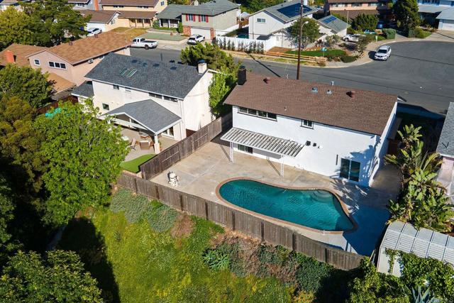6802 MAURY DR, San Diego CA: https://media.crmls.org/mediaz/29fafde1-26fd-484d-8b01-d0a6719d877e.jpg