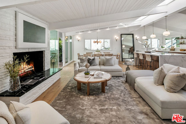 218 N Bundy Drive, Los Angeles CA: https://media.crmls.org/mediaz/29fb0671-991b-4ee1-9b9b-b8a96989c240.jpg