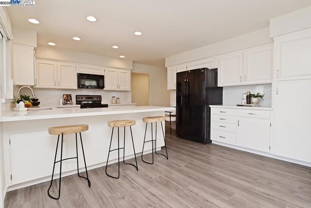 573 Junipero St, Pleasanton CA: https://media.crmls.org/mediaz/29fbe571-ded7-481b-8aeb-3a528d5ca934.jpg