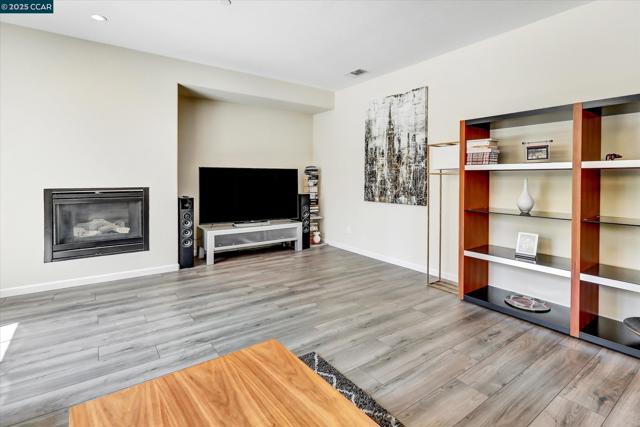 4007 Oak Knoll St, Antioch CA: https://media.crmls.org/mediaz/29fc62c2-831b-47a3-b696-81ca44f6a2c9.jpg