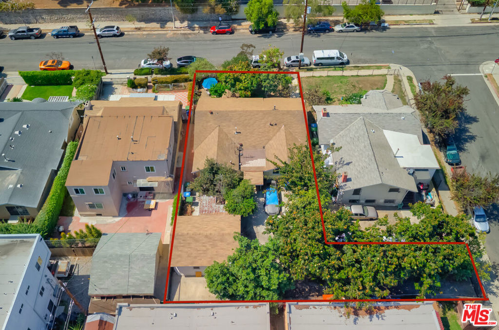 Multifamily at 2304 S La Salle Avenue