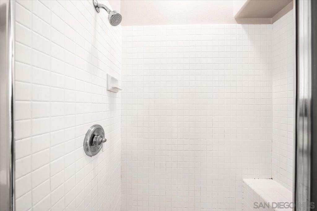 https://media.crmls.org/mediaz/29fcce4e-90db-4461-9cff-f981caa23162.jpg?preset=X-Large