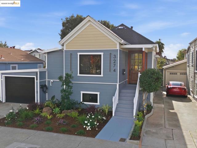 3274 Encinal Ave, Alameda CA: https://media.crmls.org/mediaz/29fd7fd5-d4d2-4084-adf2-be19a28cf308.jpg