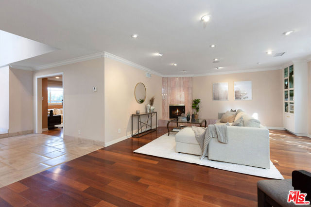 5020 Bluebell Avenue photo 8