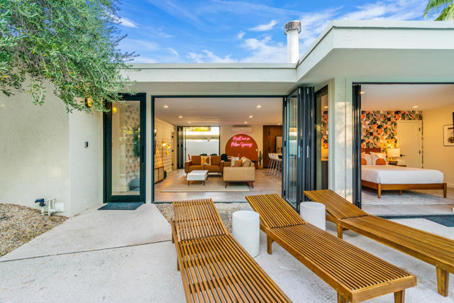130 W Racquet Club Road #308, Palm Springs, CA 92262