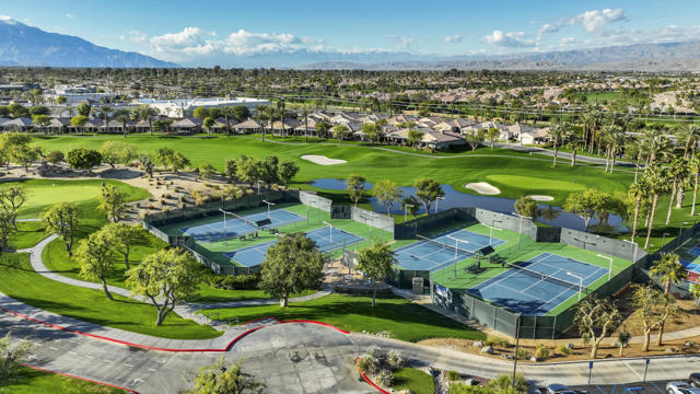 80179 Royal Birkdale Drive, Indio CA: https://media.crmls.org/mediaz/29fe9904-69a2-4261-8000-c212294124f5.jpg