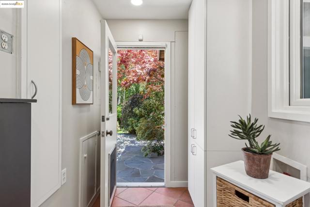 39 Norwood Ave, Kensington CA: https://media.crmls.org/mediaz/29feb1ca-357d-4ff1-9209-ab3a3942ba7f.jpg