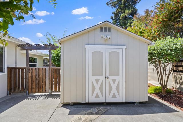 4301 Norris Rd, Fremont CA: https://media.crmls.org/mediaz/29feb9ee-087f-461c-8565-d92ee4a1855a.jpg