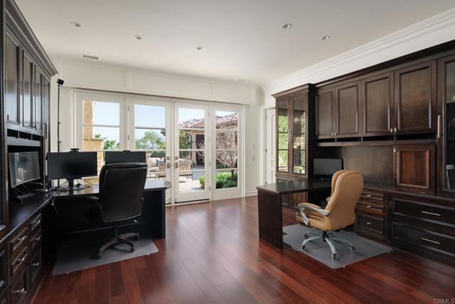 6565 Calle Reina, Rancho Santa Fe CA: https://media.crmls.org/mediaz/29ffd4d1-fe01-42cd-b263-3523de8c47d2.jpg