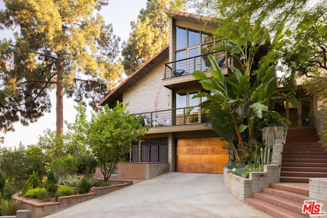 Photo of 875 Skyland Drive, Sierra Madre, CA 91024