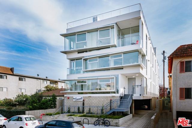 12770 Caswell Avenue Los Angeles, California The Caswell - Luxury Architectural Apartments by Teague Design. Located in the heart of Mar Vista, The Caswell is a limited collection of residences designed by experienced and attentive architect and developer Teague Design. The building blends a refined palette of finishes with modern functionality. The interiors are spacious, elegantly appointed, and uncompromising. Innovative space planning maximizes every square inch. Open concept chefs kitchen feature custom cabinetry and modern tiled walls with open shelving and stainless European appliances. Expansive windows throughout provide abundant natural light, with solid wood floors, Quartz countertops, Hansgrohe fixtures, in unit washer/dryer, marble bathrooms, designer light fixtures and soaring ceilings with views looking out to the Hollywood Hills and beyond (in select units). For investors seeking pride of ownership with luxury rental income prices. Opportunity for owner user.