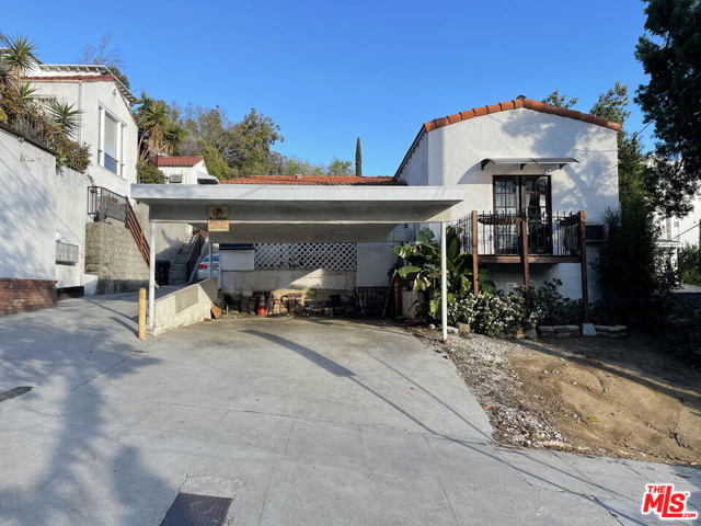 1238 N Larrabee Street West Hollywood, California Buyer's broker 4%. Charming 3bds house in an exclusive area. Sunset Strip. Sitting above the Viper Room, Roxy, and other major attractions. 3 additional legal rental units. This property can be purchased together with adjacent 9 units for the development of up to 24 condos. Unique location. 180-degree view from D/T to Ocean. On the hill, but lots are flat and buildable. North of Sunset. Easy access directly from Sunset. Owners will work w/ buyer.