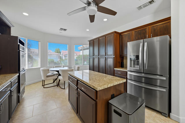 78390 Sterling Lane, Palm Desert CA: https://media.crmls.org/mediaz/2a006660-e1e7-49d2-84e8-d4b8471accc4.jpg