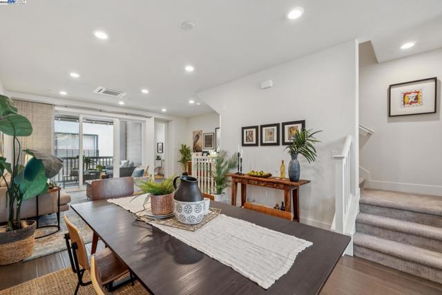 1815 Balsa St, Alameda CA: https://media.crmls.org/mediaz/2a0086b1-0d3b-4f20-b75a-d8c0e6a2e118.jpg
