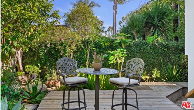 1312 Shoreline Drive, Santa Barbara CA: https://media.crmls.org/mediaz/2a009333-1e3e-4877-99c6-a177ca361f98.jpg