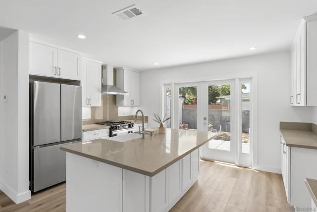 291 Ebony Avenue, Imperial Beach CA: https://media.crmls.org/mediaz/2a009897-5fbf-42e8-bc8d-eea7dcac365e.jpg