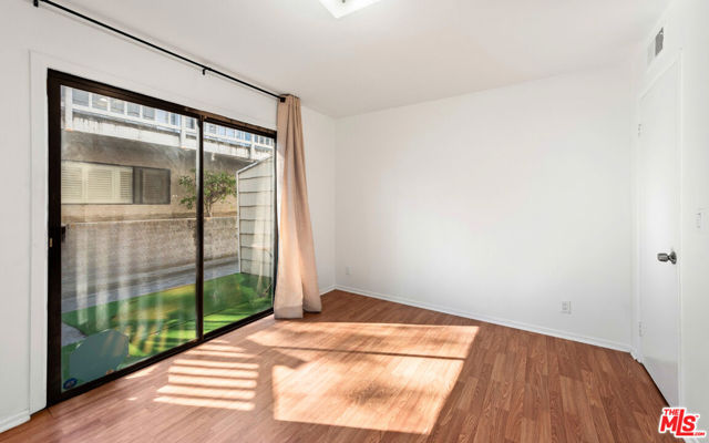 4628 Don Lorenzo Drive, Los Angeles CA: https://media.crmls.org/mediaz/2a012052-1b73-41c6-b1ff-f9c7ad5b263e.jpg