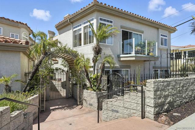 3701 Riviera Dr, San Diego CA: https://media.crmls.org/mediaz/2a016075-3820-4ef2-883e-91b3b96a042e.jpg