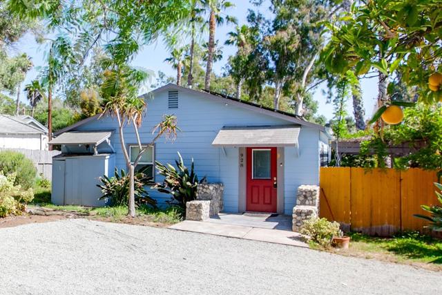 928 930 Osborne Street, Vista CA: https://media.crmls.org/mediaz/2a01a94f-a3ec-4411-a55c-f35ab2336633.jpg