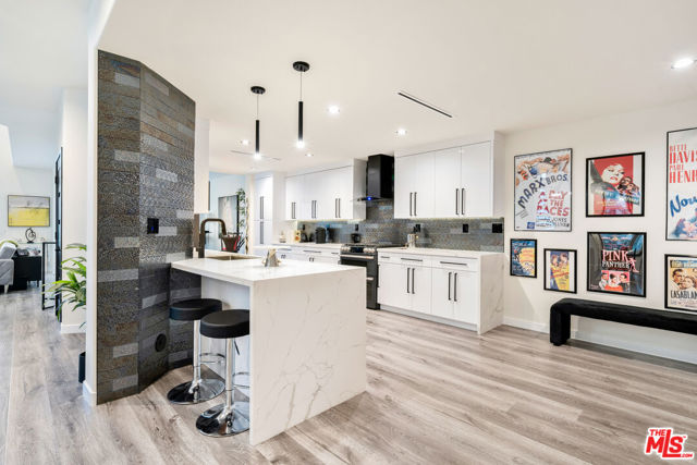 4392 Park Paloma, Calabasas CA: https://media.crmls.org/mediaz/2a01ad77-8cb2-45ee-8458-a672b019f00d.jpg