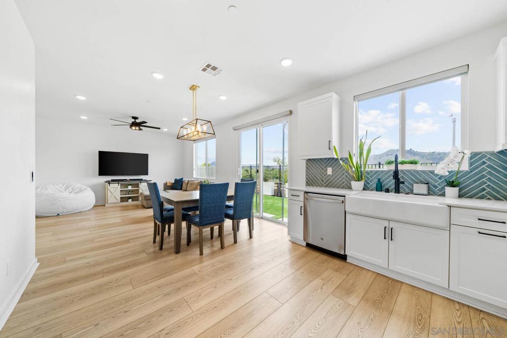 MLS #250029425SD img 14