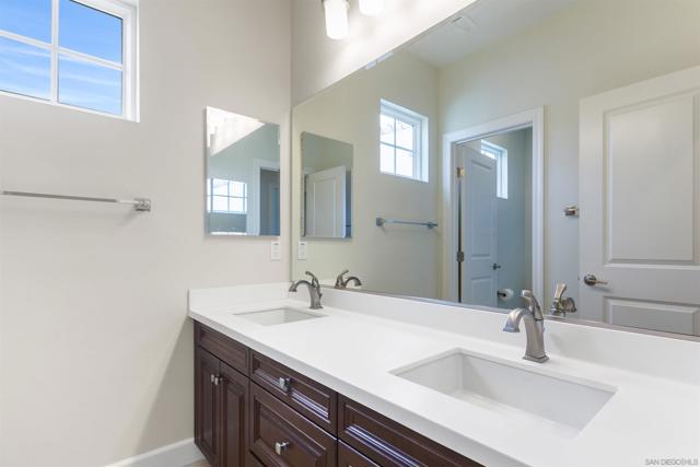 13571 Lopelia Meadows Pl, San Diego CA: https://media.crmls.org/mediaz/2a01e71b-ef86-4a14-b22c-30e1aaa35eaa.jpg