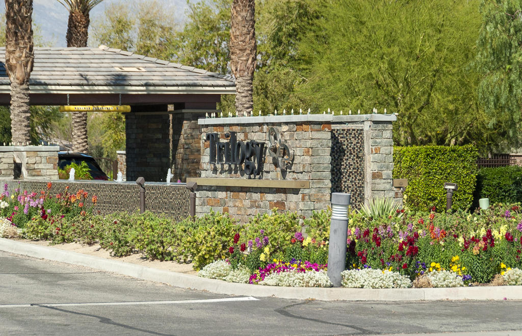 https://media.crmls.org/mediaz/2a01f6d8-f610-4a9d-b13b-fa0e689ecd4d.jpg?preset=X-Large