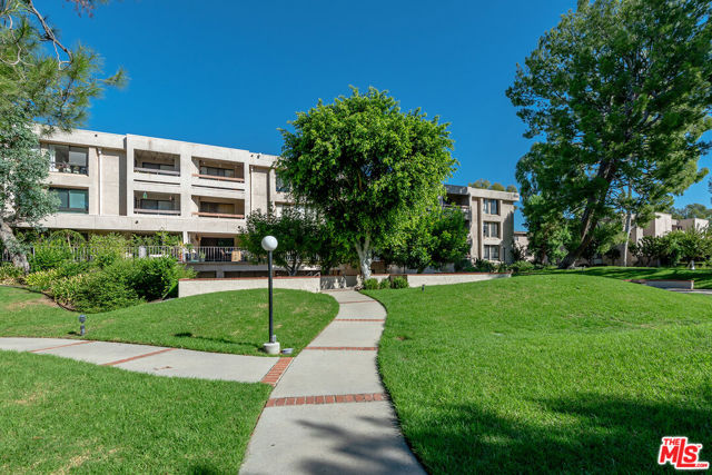 15167 Magnolia Boulevard, E photo 34