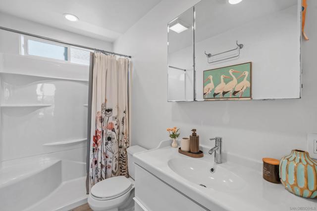 4503 Carnaby, Carlsbad CA: https://media.crmls.org/mediaz/2a02568f-5bf2-4a52-8678-1aa835679cdb.jpg