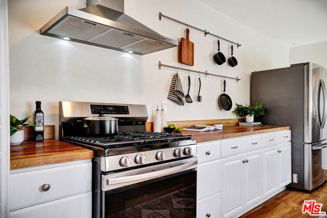 9210 S Van Ness Avenue, Los Angeles CA: https://media.crmls.org/mediaz/2a02c8c6-61f3-45cc-b4fb-50b8cc3acc93.jpg