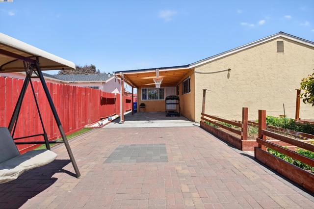 4300 Berk Ave, Richmond CA: https://media.crmls.org/mediaz/2a02ca6f-9ee4-4740-b55a-7ad5e7082f07.jpg