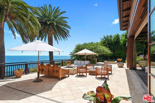 24834 Pacific Coast Highway, Malibu CA: https://media.crmls.org/mediaz/2a036427-eaa3-4493-bc9c-ae2fa36fc5fe.jpg