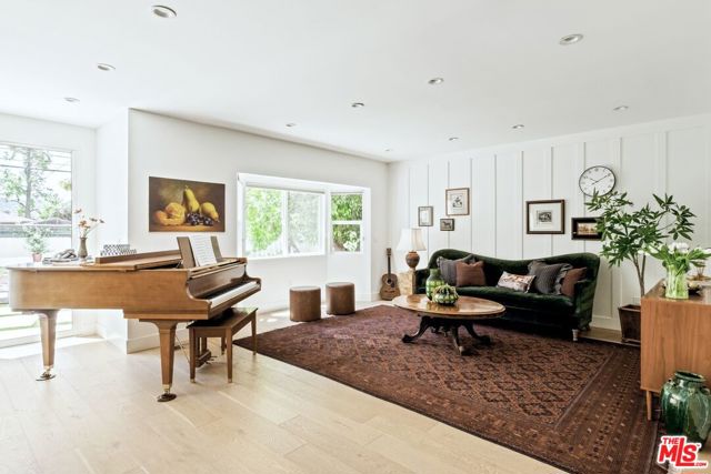 13514 Morrison Street, Sherman Oaks CA: https://media.crmls.org/mediaz/2a037582-ac91-4775-87f3-1a39afcdb951.jpg