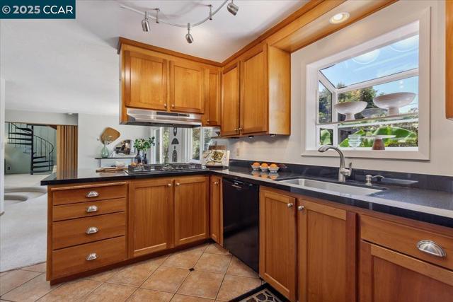 1759 Crescent Dr, Walnut Creek CA: https://media.crmls.org/mediaz/2a03d62e-29be-4837-9798-94444e2ad84c.jpg