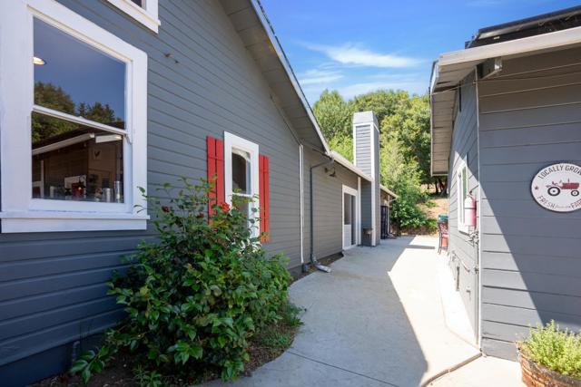 2165 Cox Road, Aptos CA: https://media.crmls.org/mediaz/2a03e4ce-7199-458d-ab3f-b414b406fa92.jpg