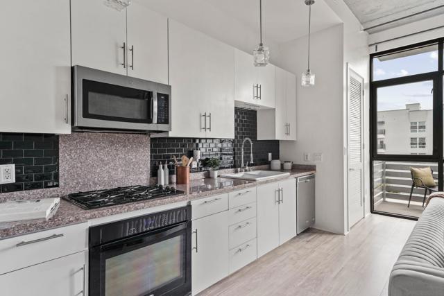 527 10th Ave, San Diego CA: https://media.crmls.org/mediaz/2a03f54d-e3fb-4c30-b894-22db23126ec5.jpg