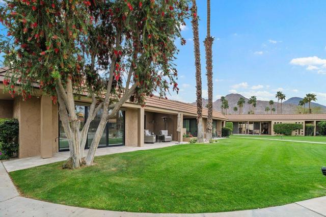 45475 Pueblo Road, Indian Wells CA: https://media.crmls.org/mediaz/2a040034-fa0a-453b-aa5c-eea724be67b2.jpg