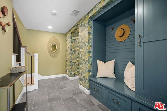 2584 Bungalow Place, Corona del Mar CA: https://media.crmls.org/mediaz/2a04cc5a-0261-4f2f-ac04-f469c17d029c.jpg